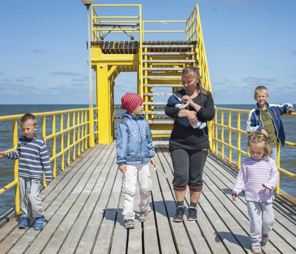 Fotografku zajímá, jakým způsobem umělé děti vyvolávají u dospělých emocionální reakci. Každá žena vyfocená v tomto projektu má osobní motivaci pro péči o Reborn babies