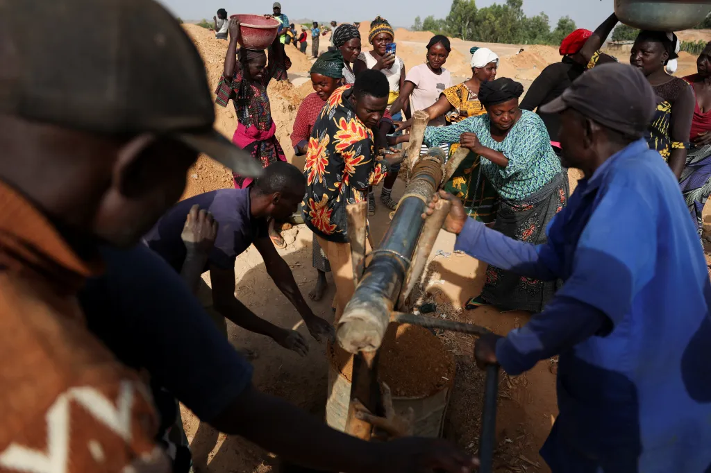 Navzdory nebezpečím se domácí těžba mezi rodinami šíří. Rodina Yop Shut Gyangové byla, co je její komunity týče, mezi prvními, nyní je ale obklopena sousedy, kteří dělají totéž