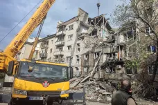 Při ruských útocích na Ukrajinu zemřelo v noci nejméně dvanáct lidí