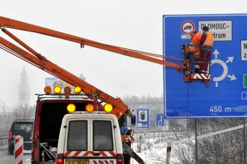 Řidiči kamionů parkují v ulicích načerno. Olomoucká radnice si na ně posvítí