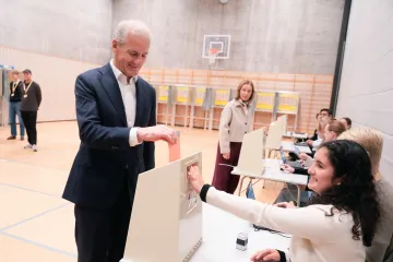 Norské parlamentní volby vyhrála strana nynějšího premiéra