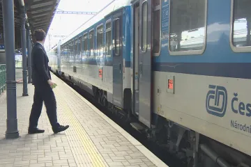 Z jihočeských Strakonic dojedou cestující do Plzně levněji než do Českých Budějovic. Výhodné krajské tarify někdy překračují hranice regionů