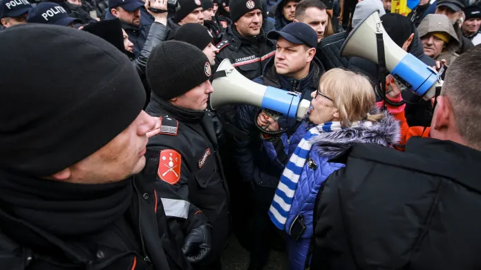 Protivládní protest v Kišiněvu na konci února 2023