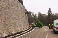 Rekonstrukce serpentin u Bečova stále není hotová, stavařům hrozí sankce