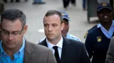 Oscar Pistorius přichází k soudu