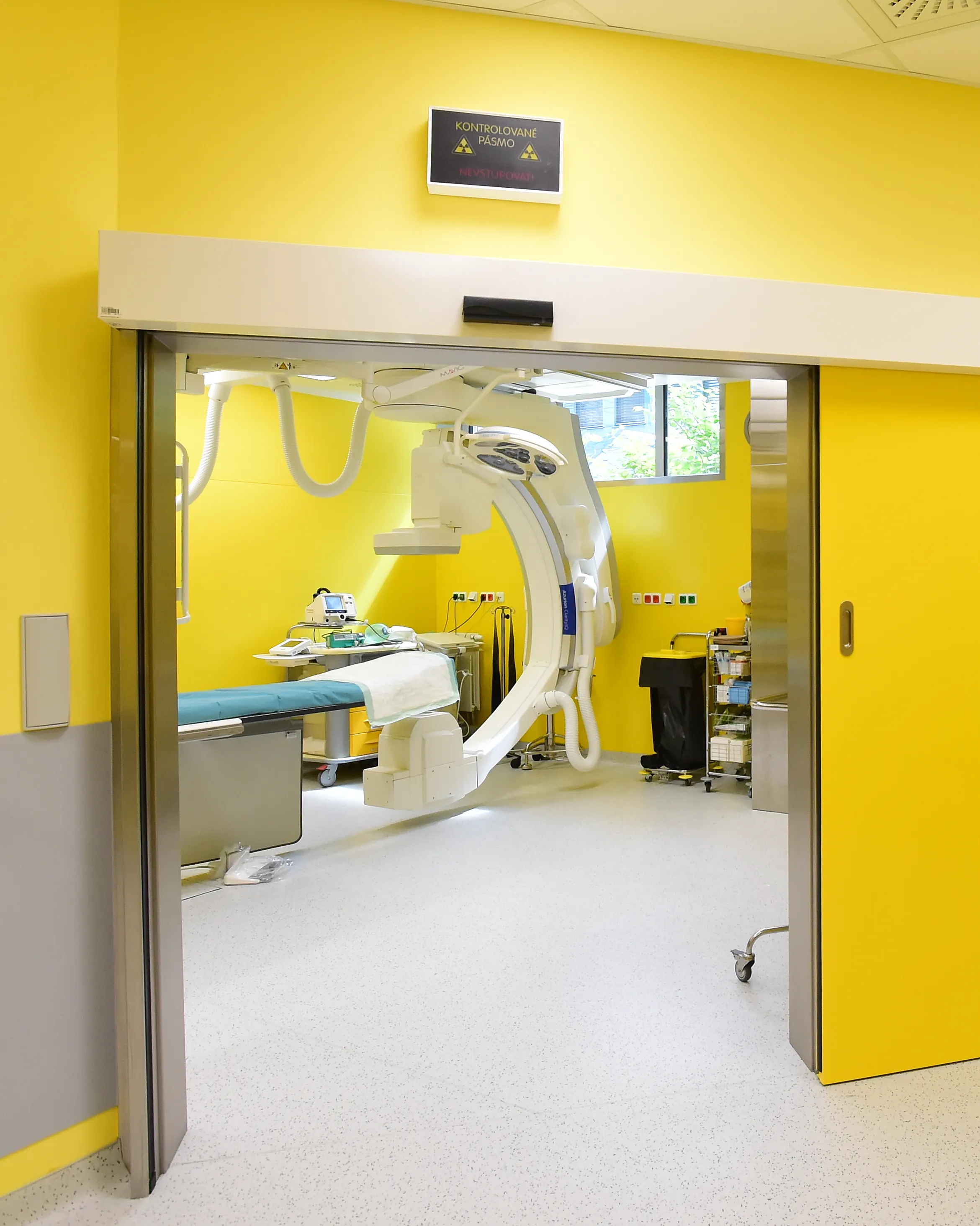 Policie prověřuje možné ublížení na zdraví u stovek lidí kvůli defibrilátorům ve FN Olomouc