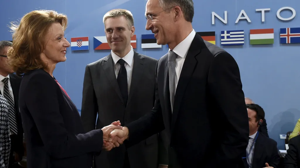 Generální tajemník NATO Rasmussen a černohorská ministryně obrany Pejanovičová