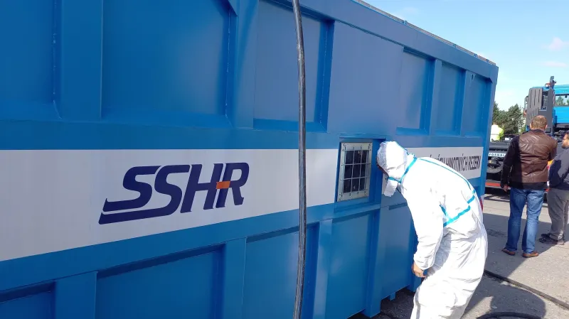 Nakažená prasata by veterináři usmrtili v kontejneru oxidem uhličitým