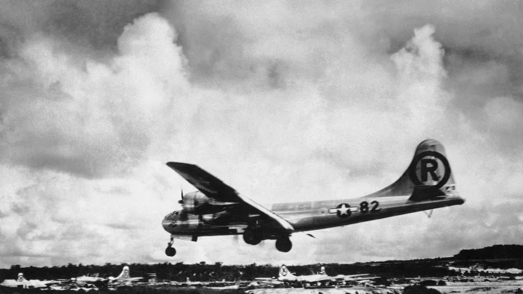 Posádku amerického bombardéru B-29 Superfortress zajali Japonci 5. května 1945