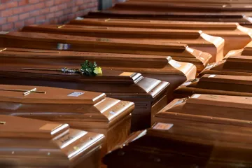 Levnější výzdoba nebo skromnější obřad. Češi začali šetřit na posledním rozloučení s blízkými 