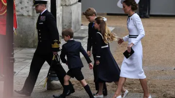 Vévodkyně Kate s dětmi a doprovodem