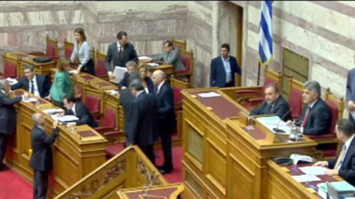 Řecká vláda dnes projde ohněm - hlasuje se o její důvěře
