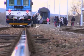 Každodenní loterie: Přestup mezi vlaky do dvou minut, nebo dvě hodiny čekání