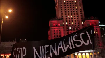 Poláci demonstrují po vraždě primátora