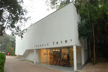 Izraelská umělkyně neotevře výstavu na Benátském bienále. Žádá příměří a propuštění rukojmí