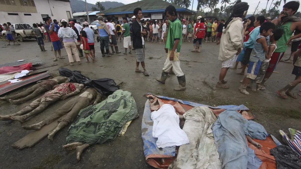 Oběti tajfunu Bopha na Filipínách