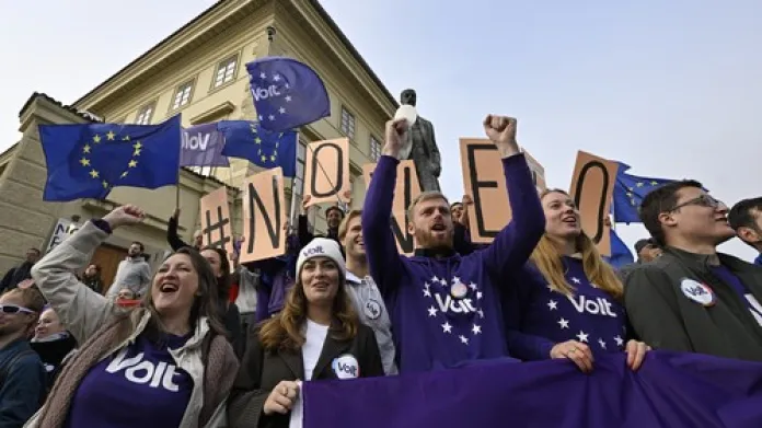 Demonstrace na Hradčanském náměstí na podporu Evropské unie