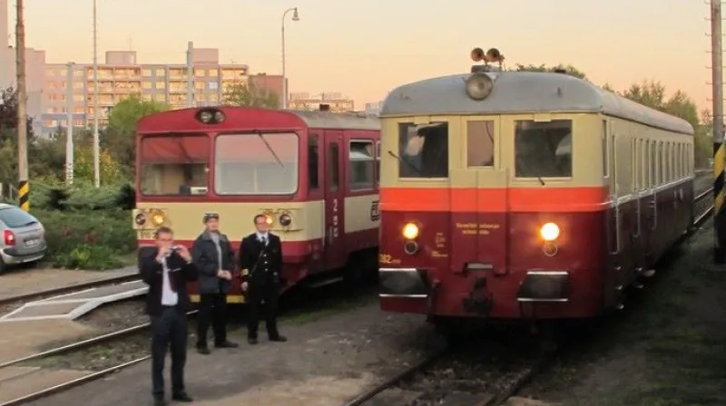 Setkání motorových vlaků na zličínském nádraží