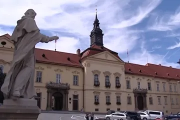 Jednání o brněnském rozpočtu doprovázely protesty. Bude chudší