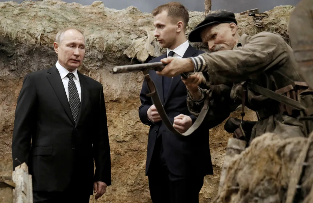 Ruský prezident Vladimir Putin navštívil v Petrohradě 3D panorama s názvem „Vzpomínky promlouvají“, které je věnováno ozbrojeným konfliktům spjatým s tímto městem