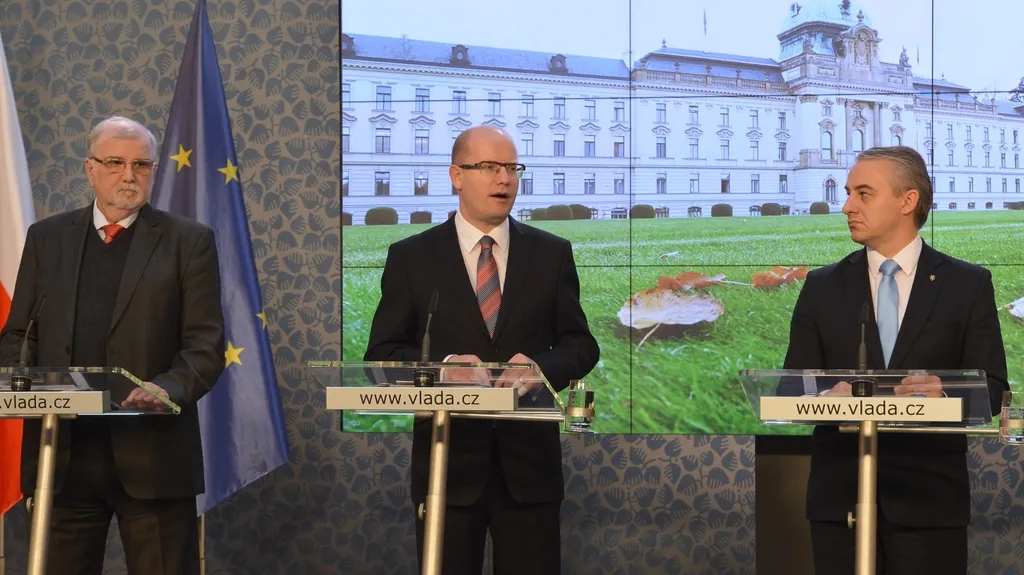 Zástupci tripartity při rozhovoru s novináři