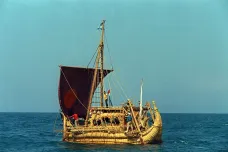 Vteřina dějepisu: Norský Féničan vyrazil přes Atlantik před padesáti lety. Víte, z čeho byla jeho loď?