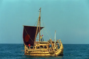 Vteřina dějepisu: Norský Féničan vyrazil přes Atlantik před padesáti lety. Víte, z čeho byla jeho loď?