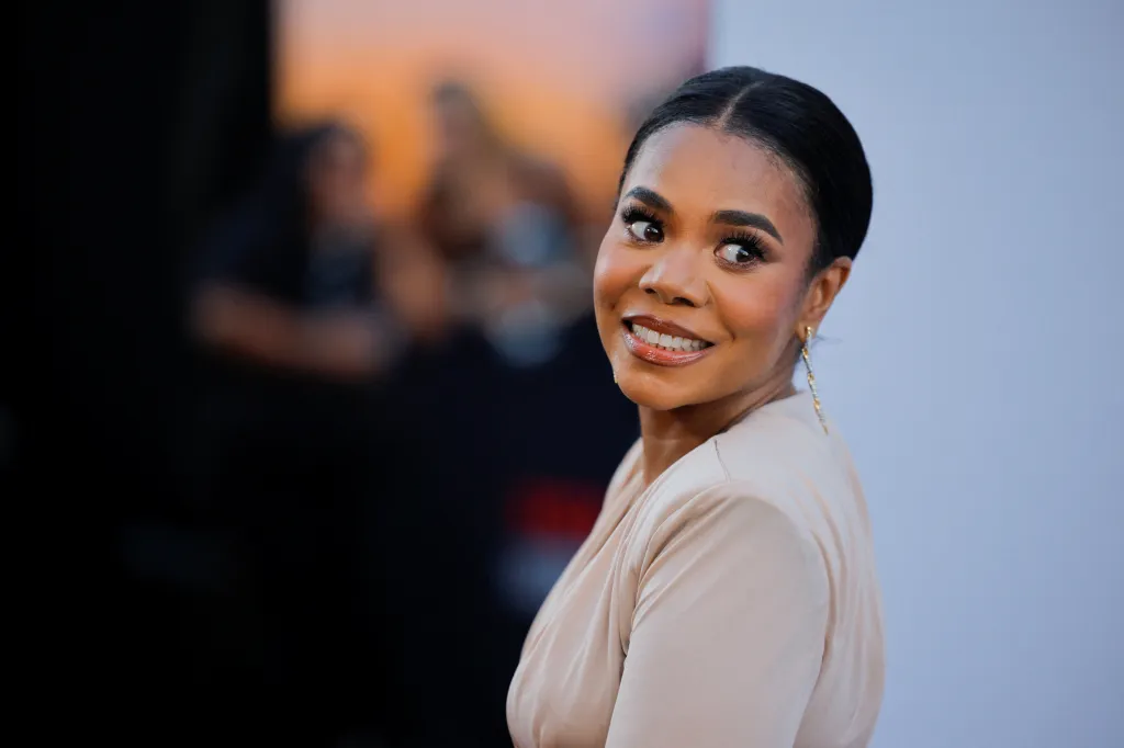 Hororová parodie Scary Movie 6 dá po třinácti letech od předchozího snímku divákům opět důvod se v kinech zároveň bavit i bát. V hereckém obsazení se z předchozích filmů na scénu vrací například Regina Hallová (na fotografii), a to od 11. června