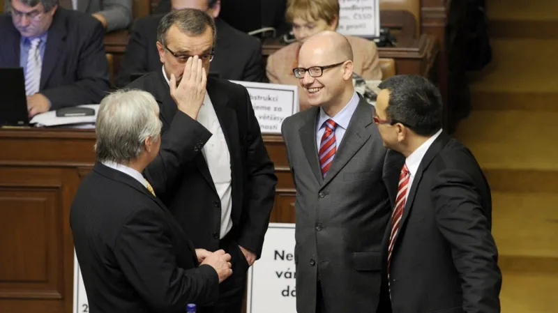 Miroslav Kalousek a Bohuslav Sobotka ve sněmovně