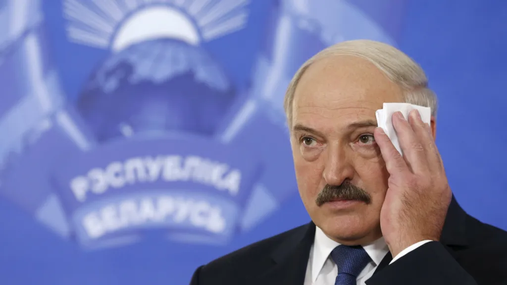 Napětí do poslední chvíle? Lukašenko popáté zvolen prezidentem