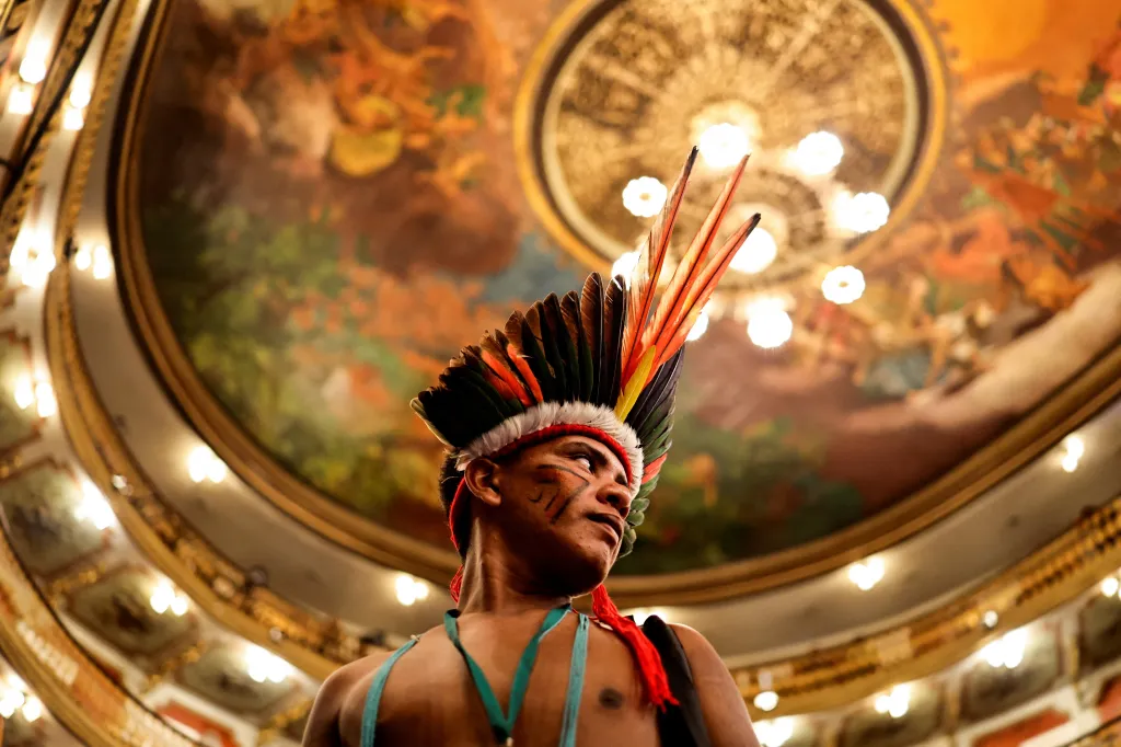 Původní obyvatelé se zúčastnili také události u příležitosti výsledků sčítání domorodého obyvatelstva v belémském divadle Theatro da Paz