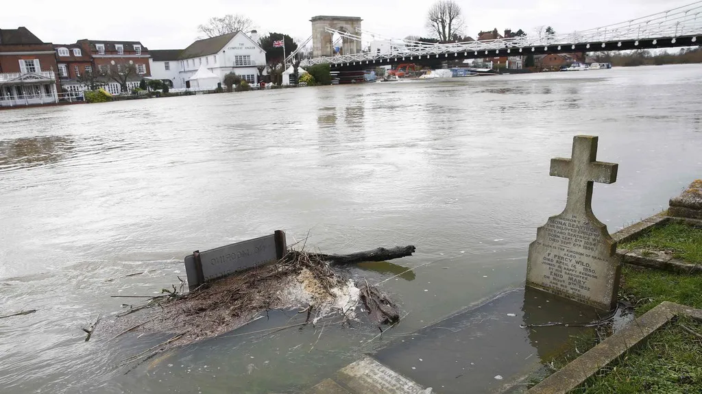 Hladina Temže roste do rekordní výše
