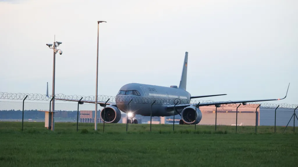 Na letišti v Berlíně přistává Airbus s evakuovanými ze Súdánu
