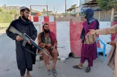 Taliban už ovládl přes polovinu afghánských provinčních středisek. Šéf OSN vyzval hnutí k zastavení ofenzivy