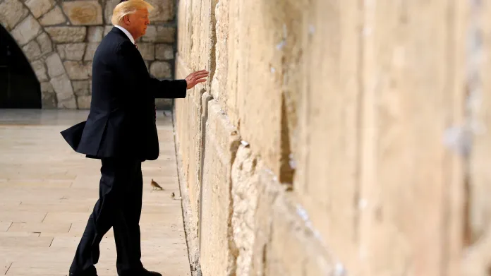 Donald Trump u jeruzalémské Zdi nářků
