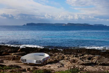 Počet migrantů, kteří vstoupili do EU nelegálně, klesl loni o čtvrtinu