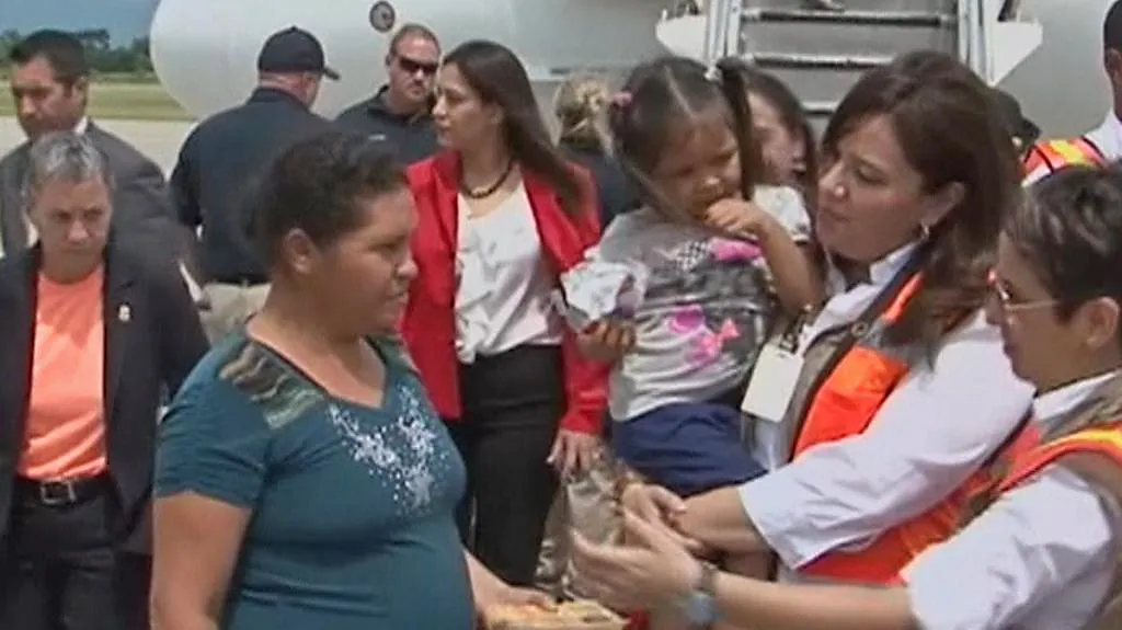 V Hondurasu přistálo první letadlo s imigranty, které USA vrátily domů