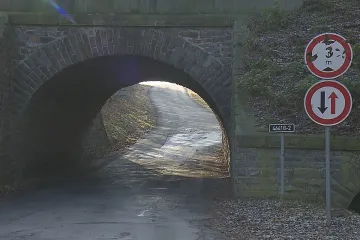 Obyvatelé Velkých Albrechtic nesouhlasí s bouráním starého mostu. Chrání obec před kamiony
