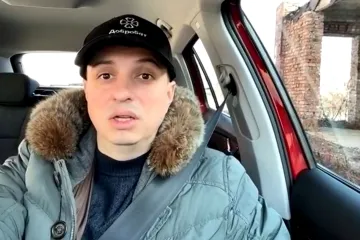 Волонтери ремонтують зруйновані війною будівлі в Україні