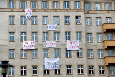 Vzpoura proti dražším bytům v Berlíně. Nájemníkům z ulice Karla Marxe pomůže město   