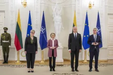 EU a NATO vyjádřily solidaritu se státy na hranici s Běloruskem