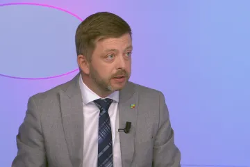 Nevidím důvod, proč bych měl rezignovat, koaliční smlouva by se neměla měnit, říká Rakušan