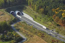 Prázdniny na D5 poznamená uzavírka tunelu u Plzně. V září bude připravený na stokilometrovou rychlost