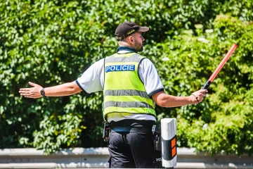 Policie o prázdninách posílí dohled na silnicích, ŘSD omezí víkendové práce