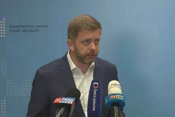 Ukrajinští uprchlíci v Česku dostali 400 tisíc víz. Dramatické problémy se školní docházkou nejsou, říká Rakušan