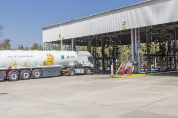 Za krádež paliva ze skladu Čepra potrestal soud čtveřici mužů podmínkami a milionovými pokutami