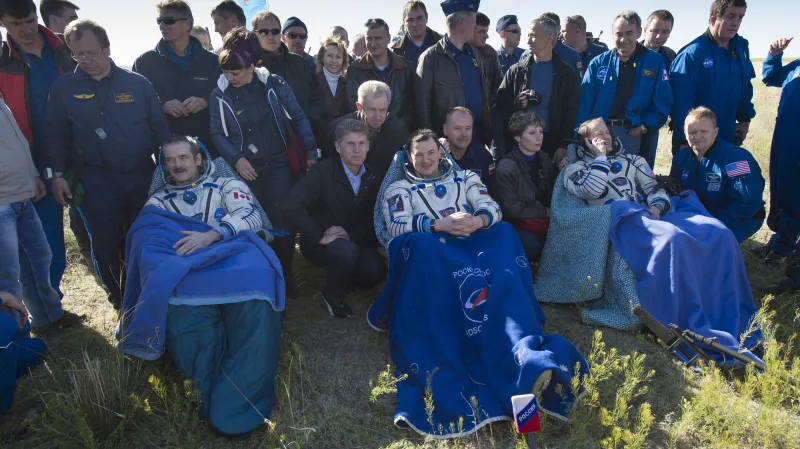 Astronauti (zleva) Chris Hadfield, Roman Romaněnko aTom Marshburn