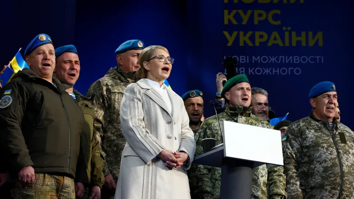 Julija Tymošenková s vojáky
