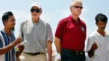 George Bush starší a Bill Clinton na cestě po jihovýchodní Asii