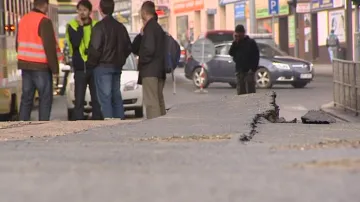 Havárie vodního potrubí v plzeňské Sirkově ulici